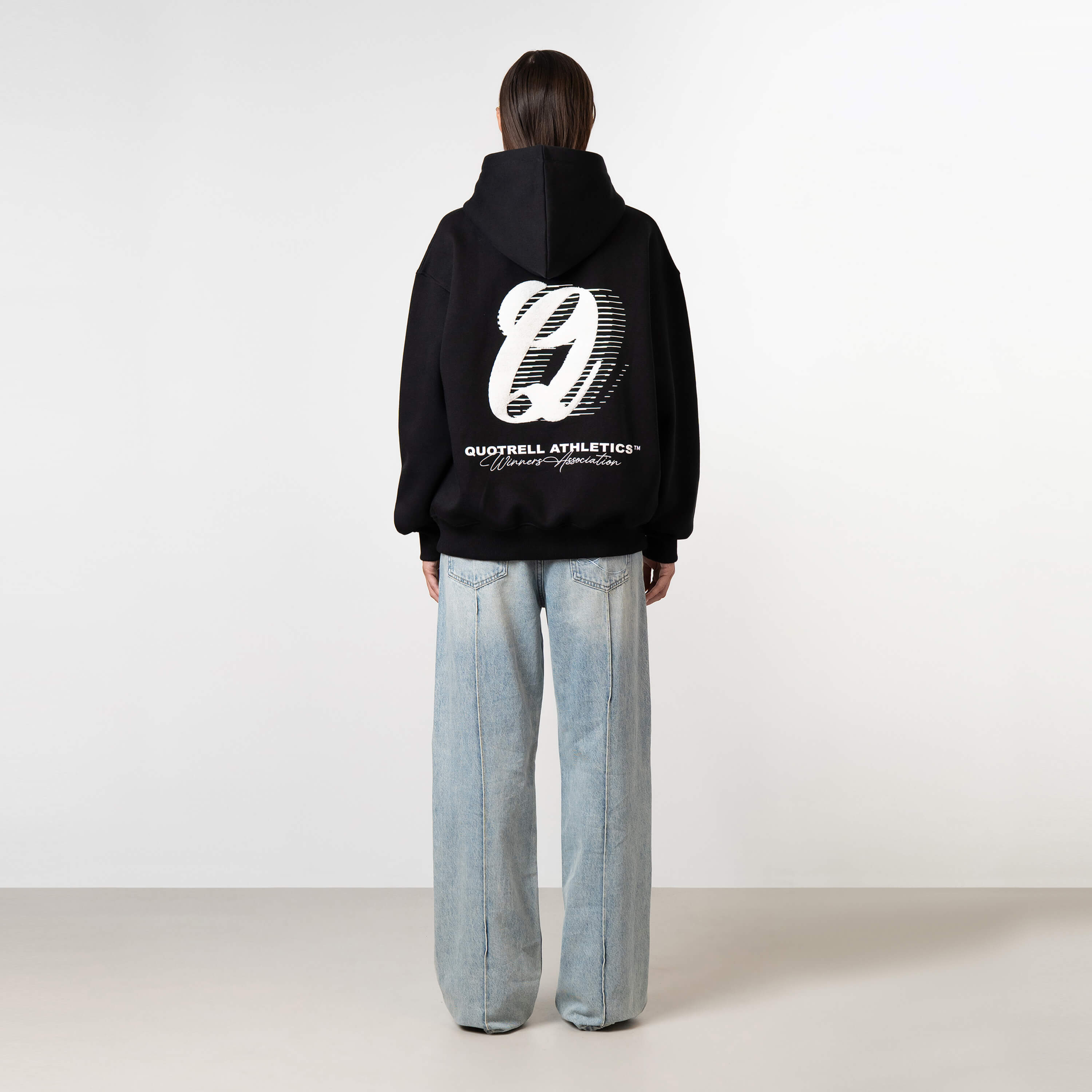 Model is 175 cm and wears size S
