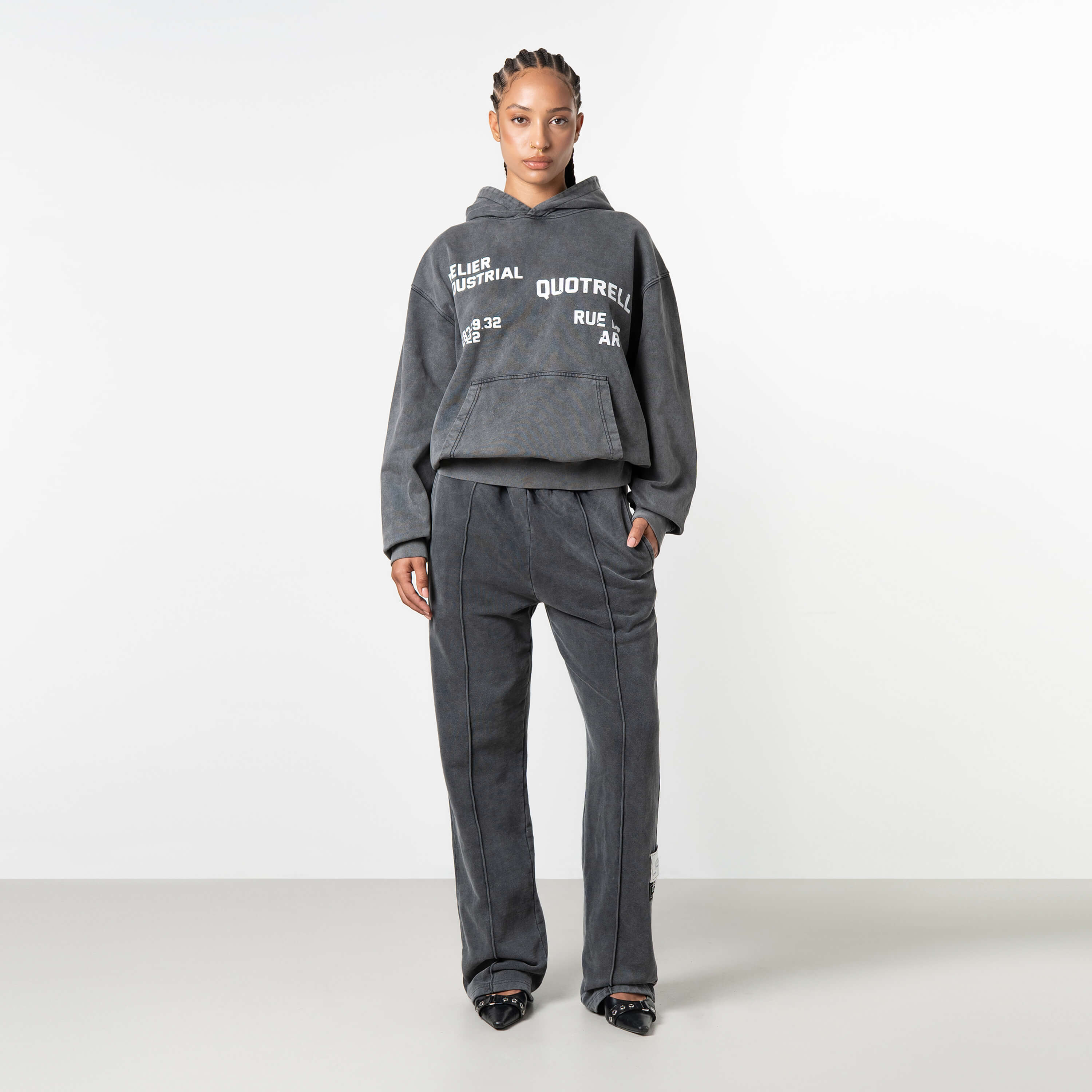 Model is 172 cm and wears size S
