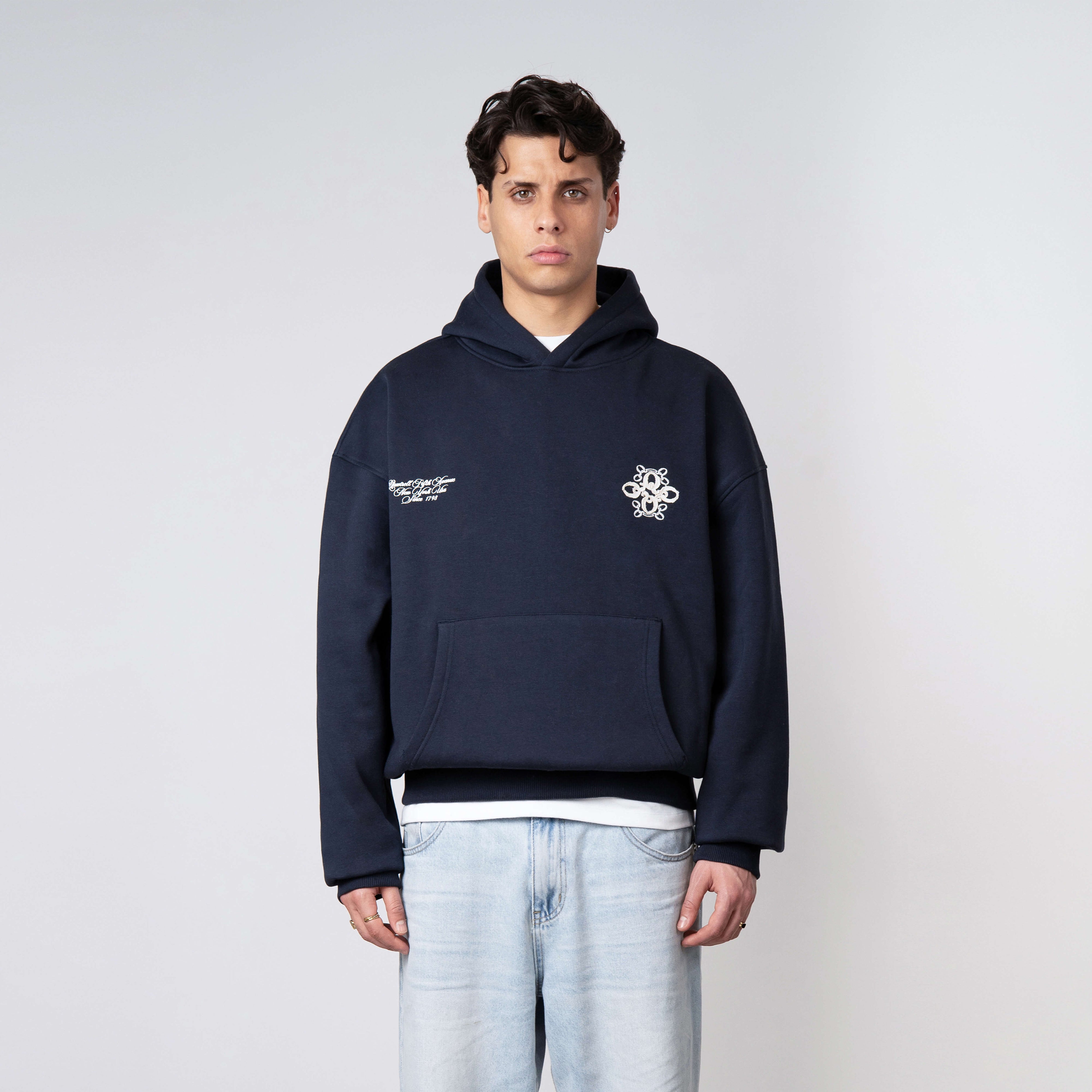 Model is 179 cm, 71 kg, and wears size M
