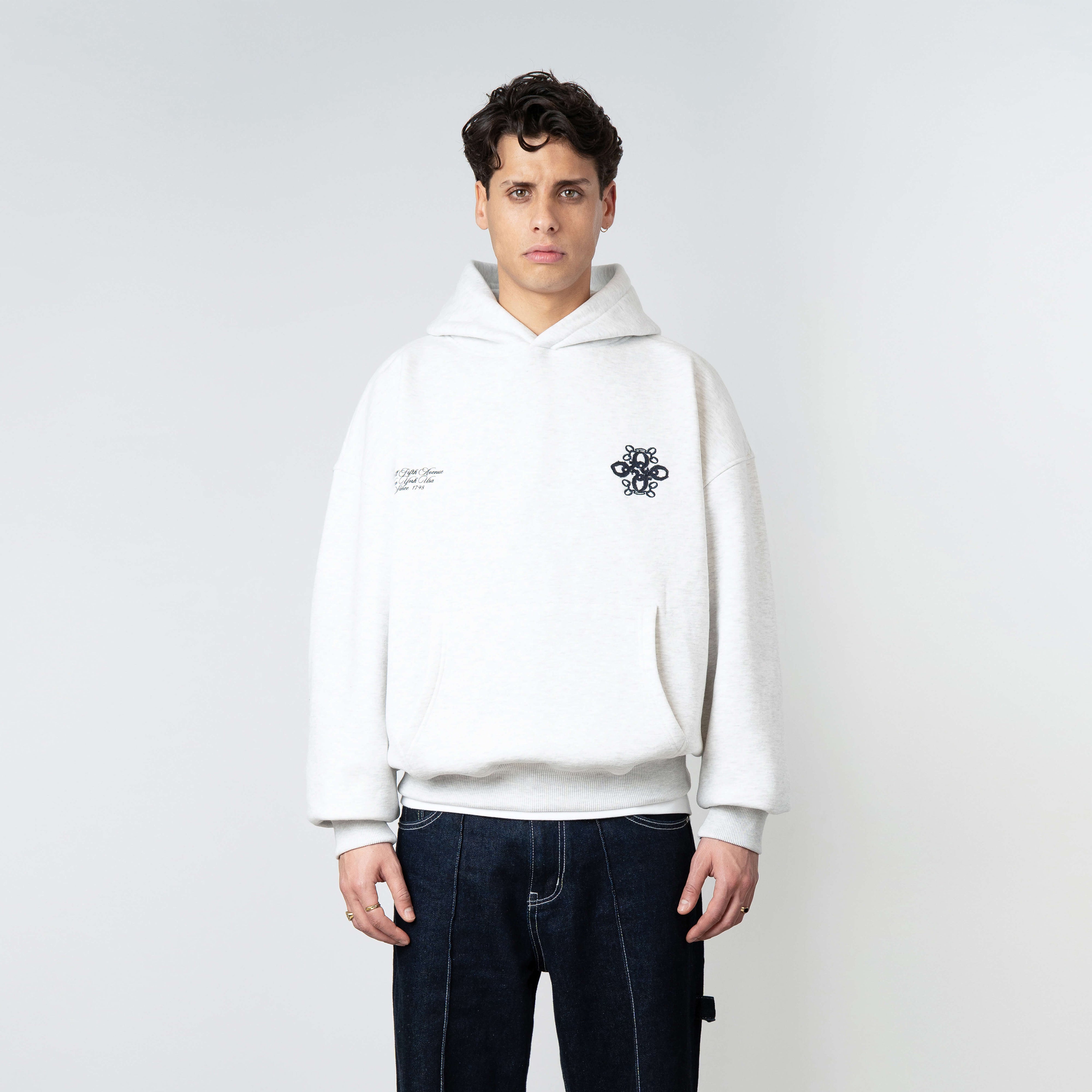 Model is 179 cm, 71 kg, and wears size M
