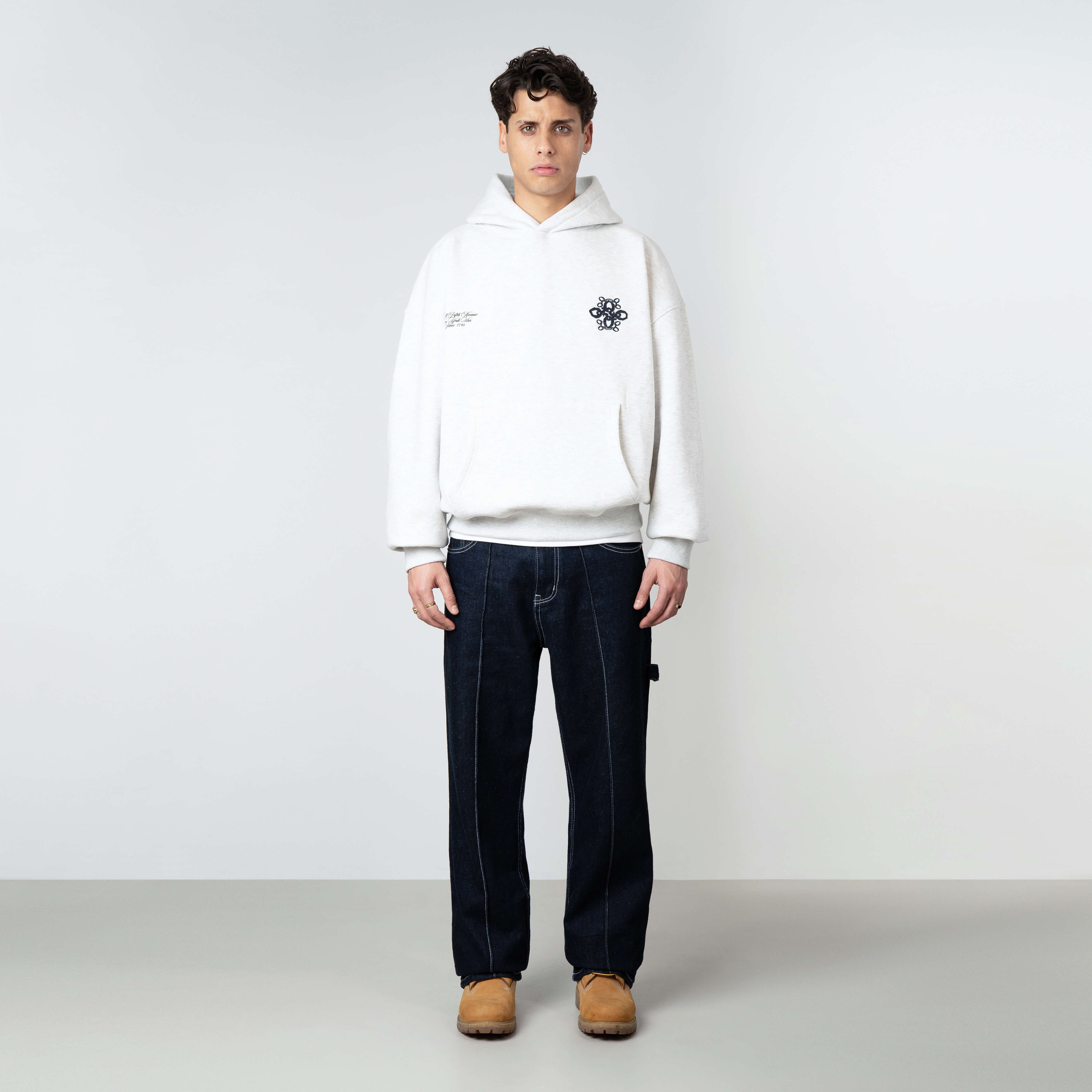 Model is 179 cm, 71 kg, and wears size M
