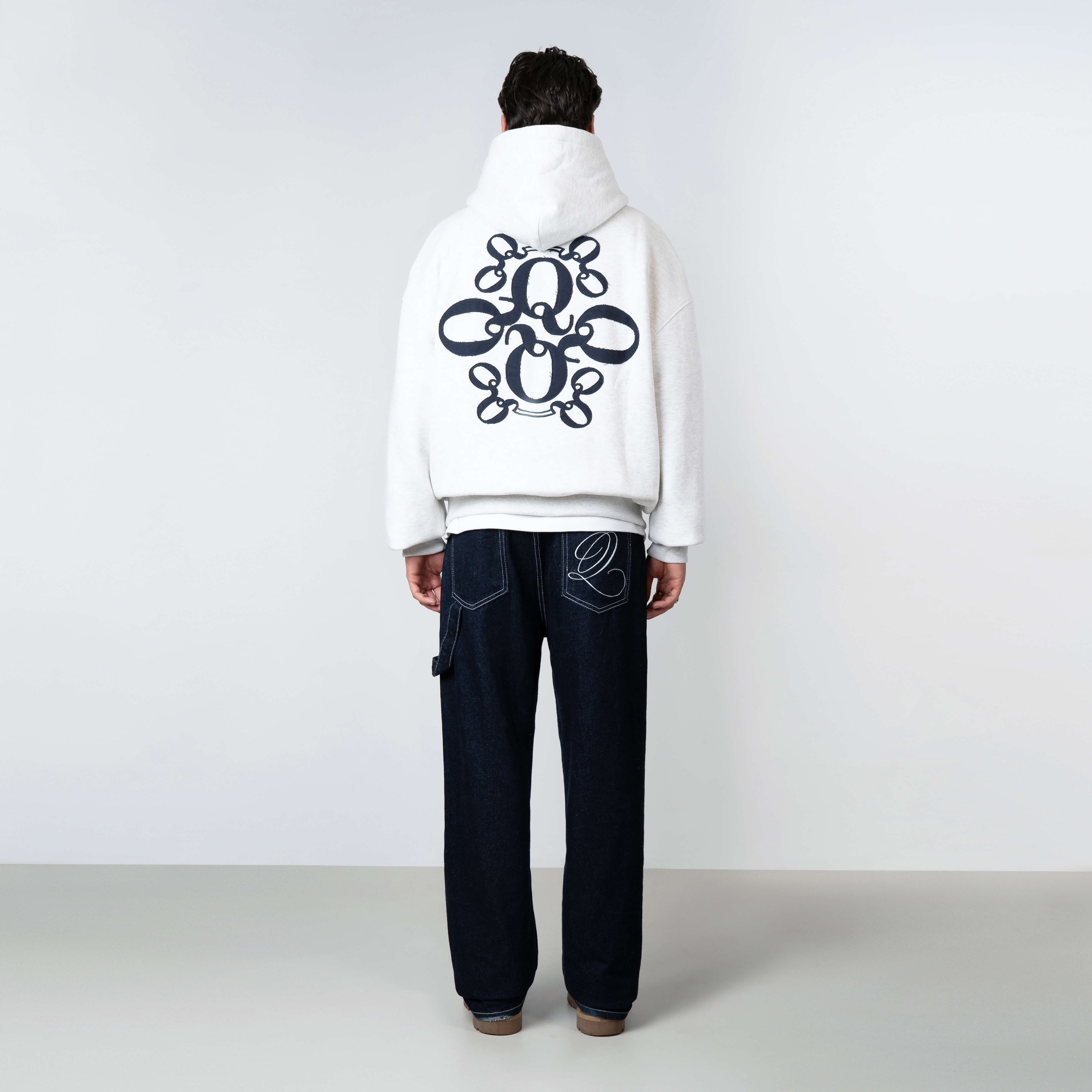 Model is 179 cm, 71 kg, and wears size M
