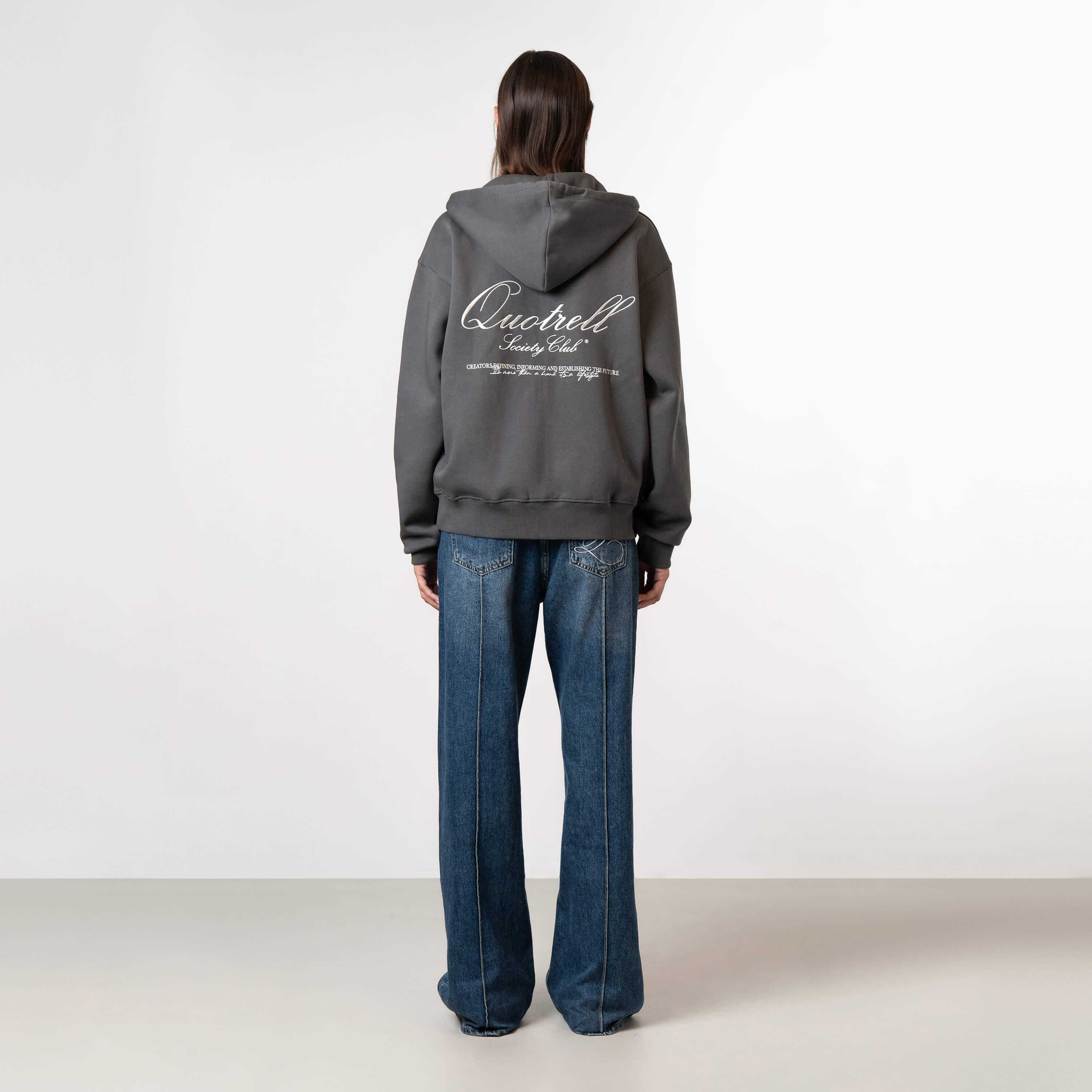 Model is 175 cm and wears size S
