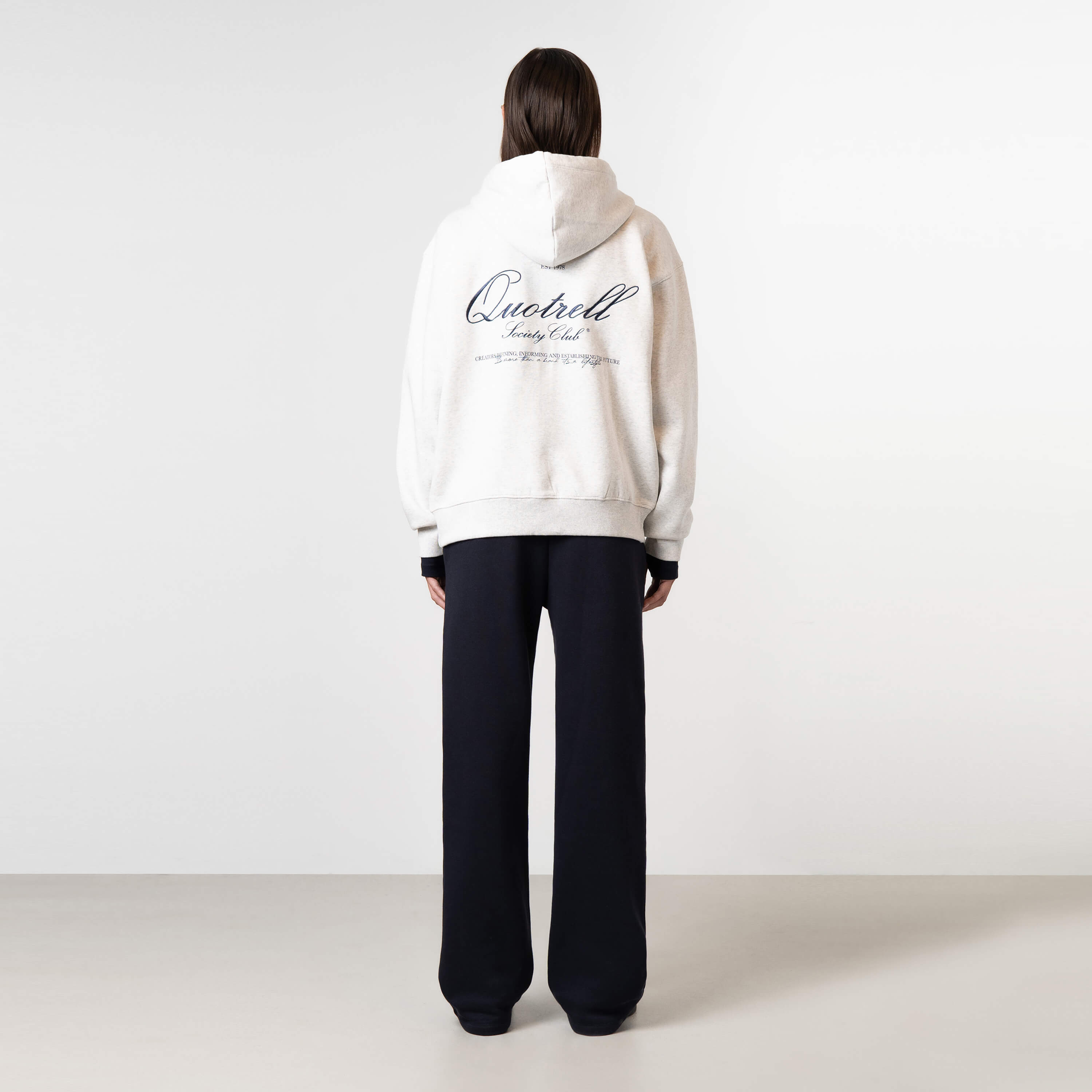 Model is 175 cm and wears size S

