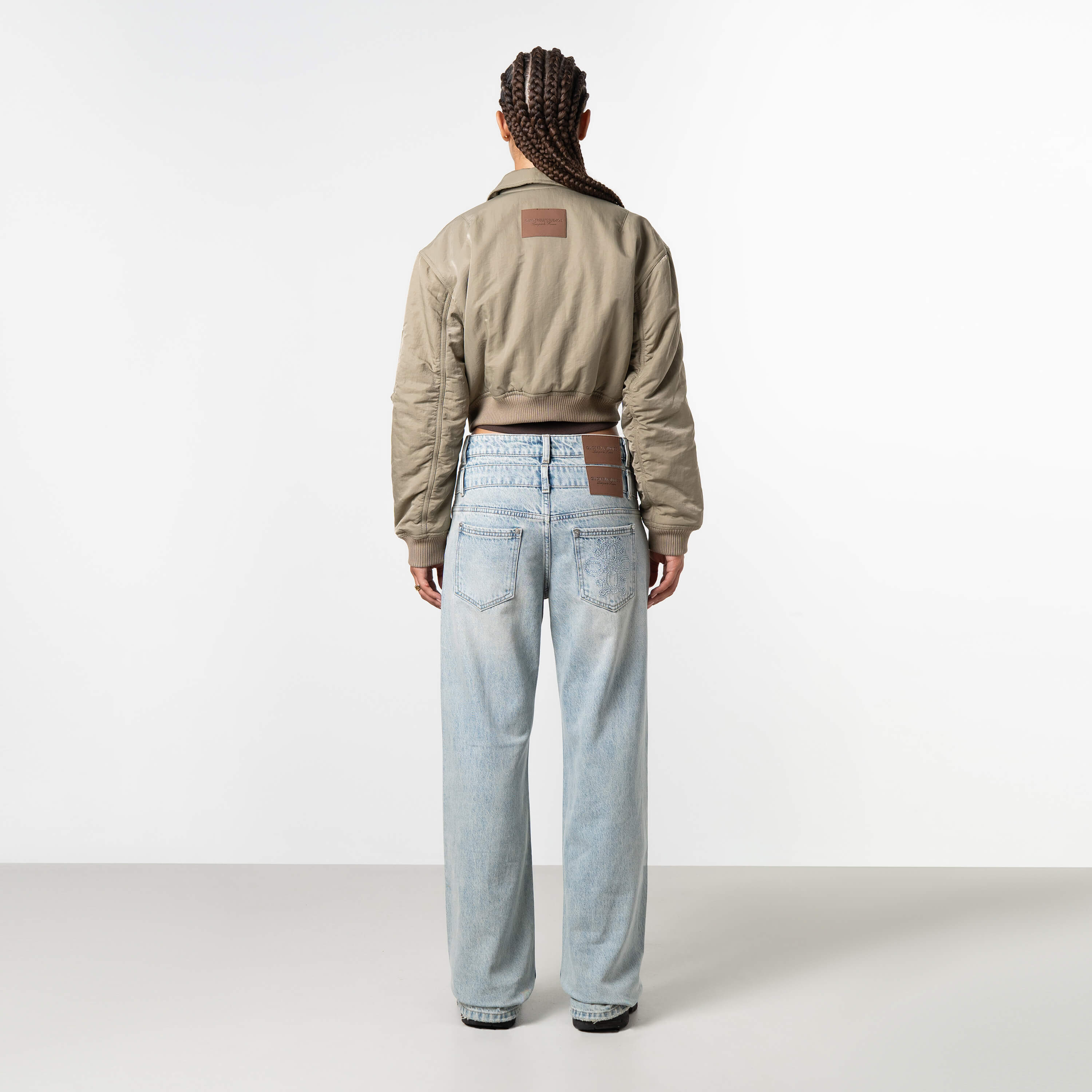 Model is 172 cm and wears size S
