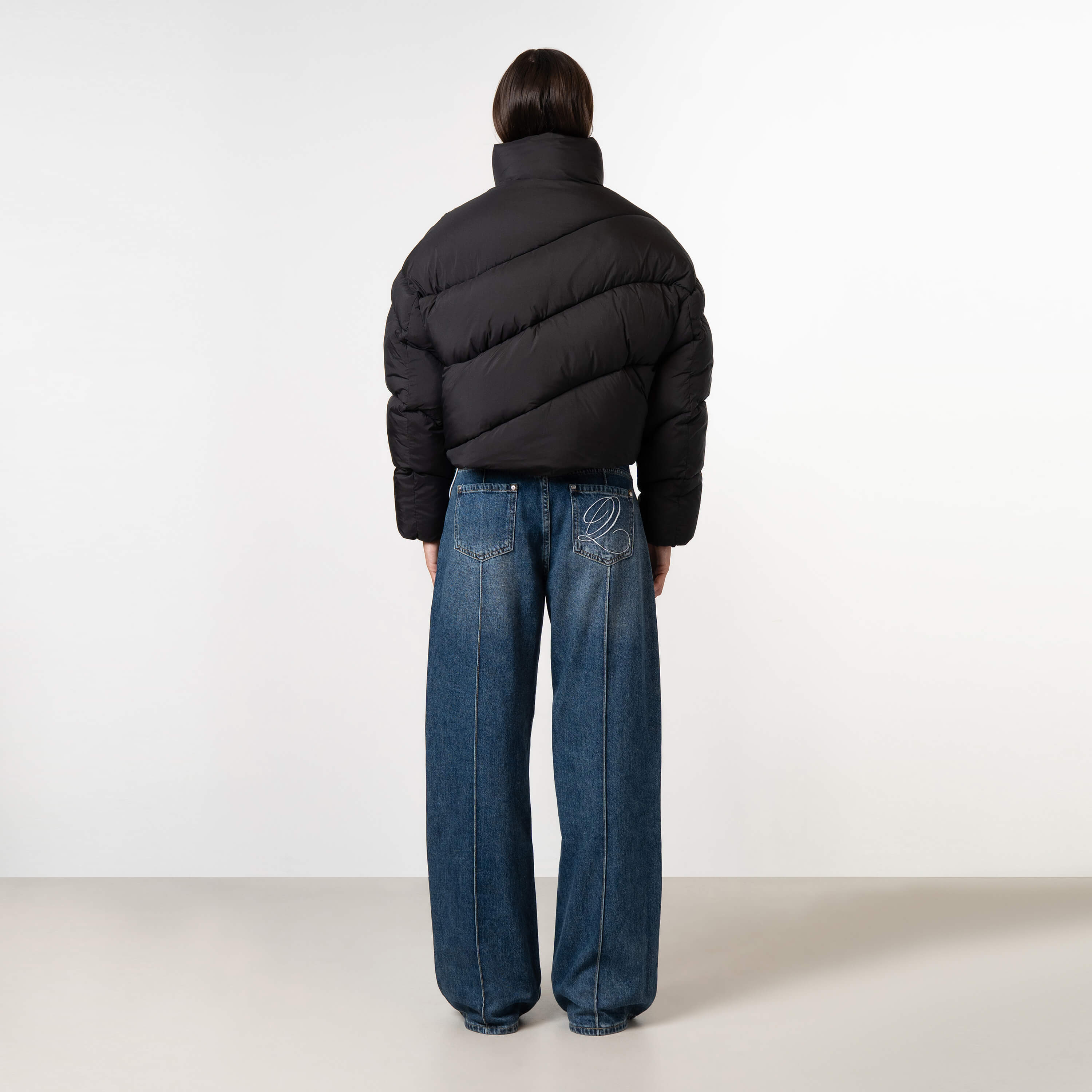 Model is 175 cm and wears size S
