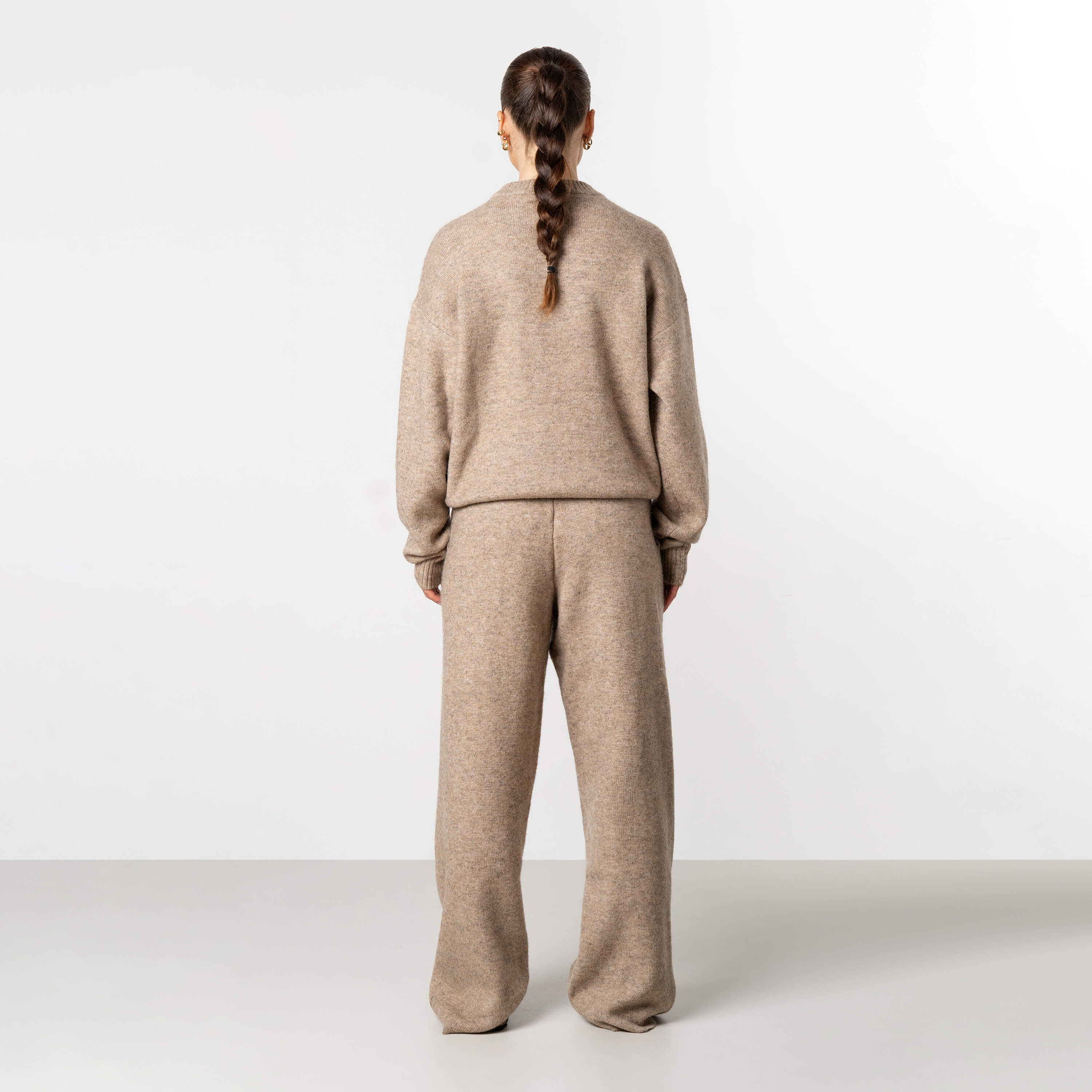 Model is 168 cm and wears size S

