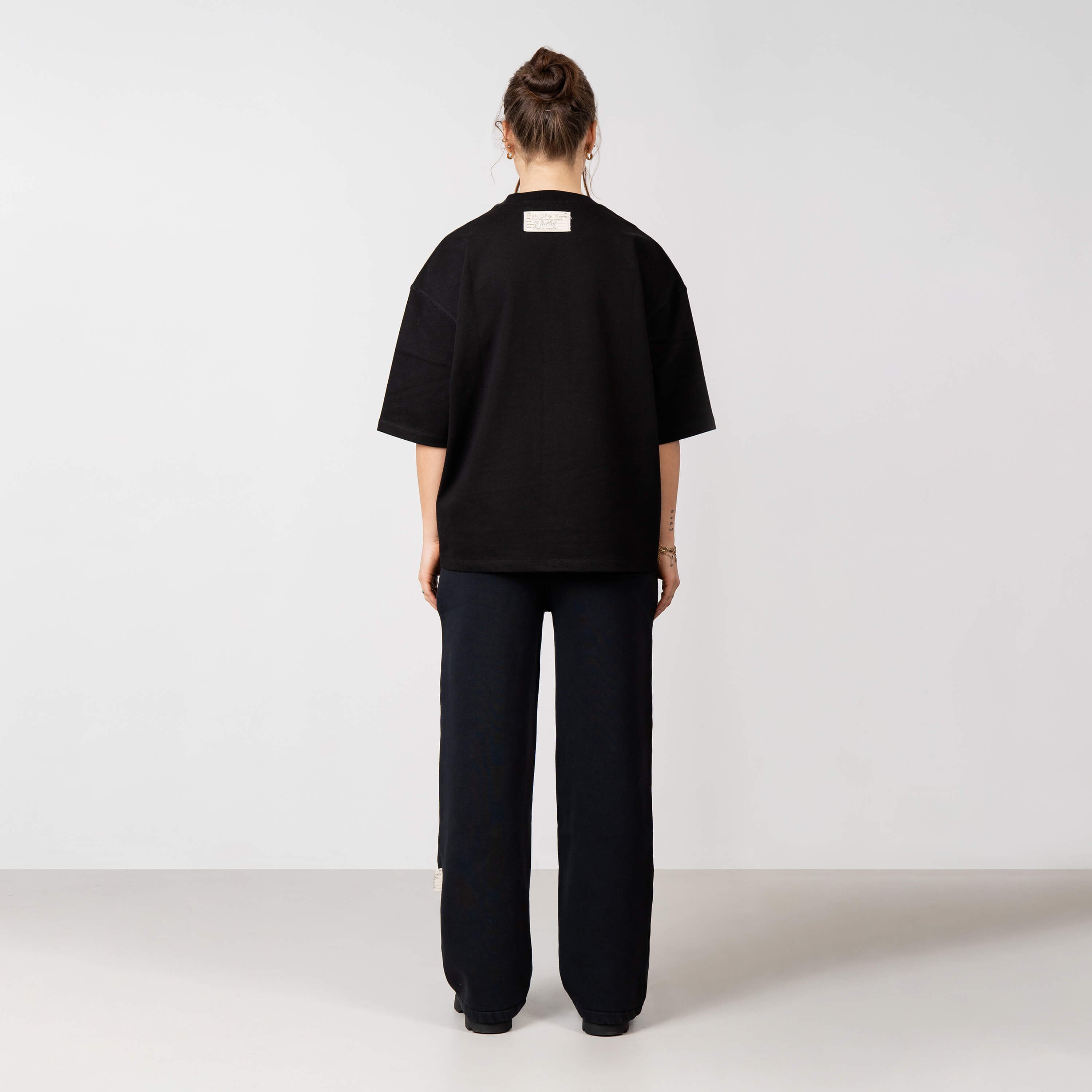 Model is 168 cm and wears size XS
