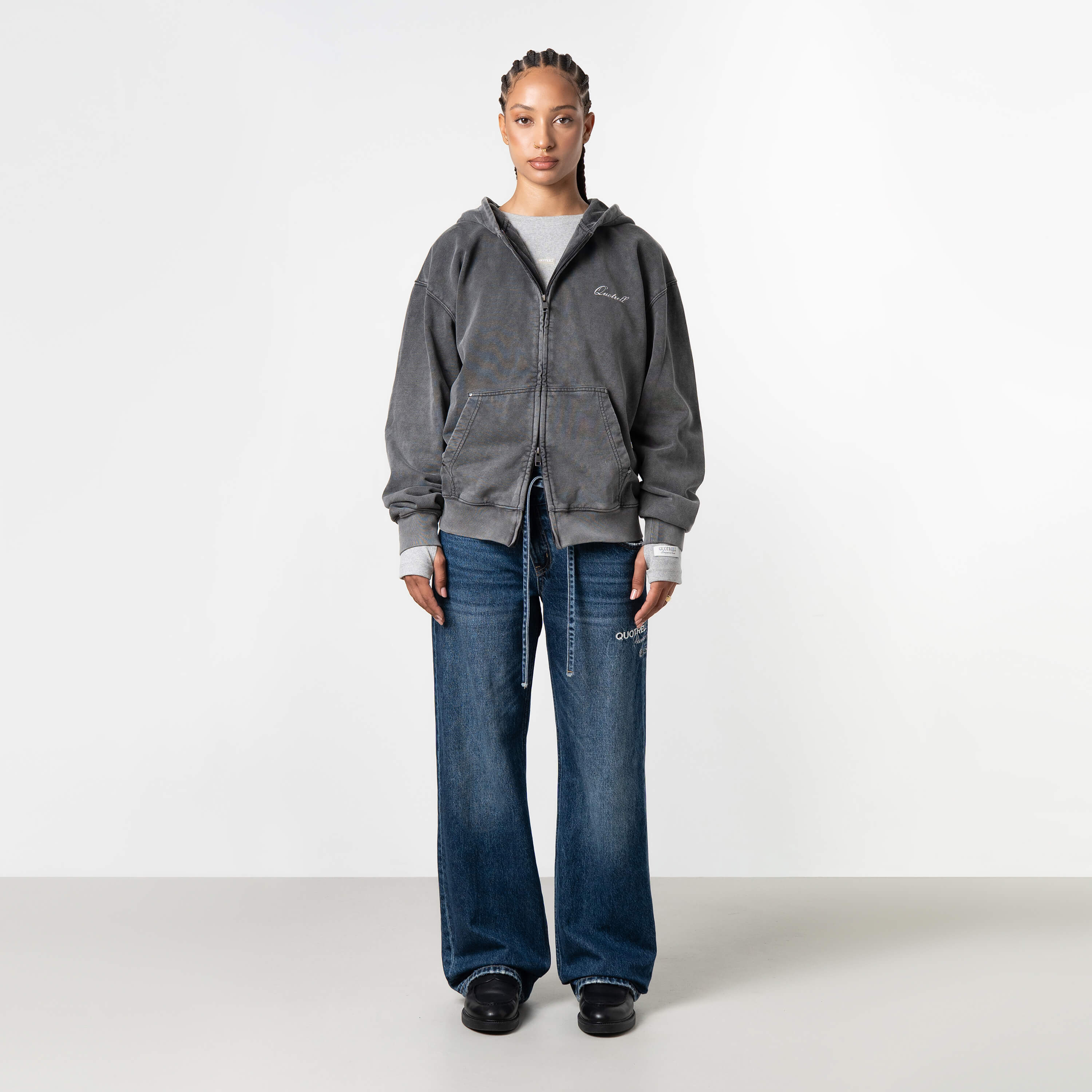 Model is 172 cm and wears size S
