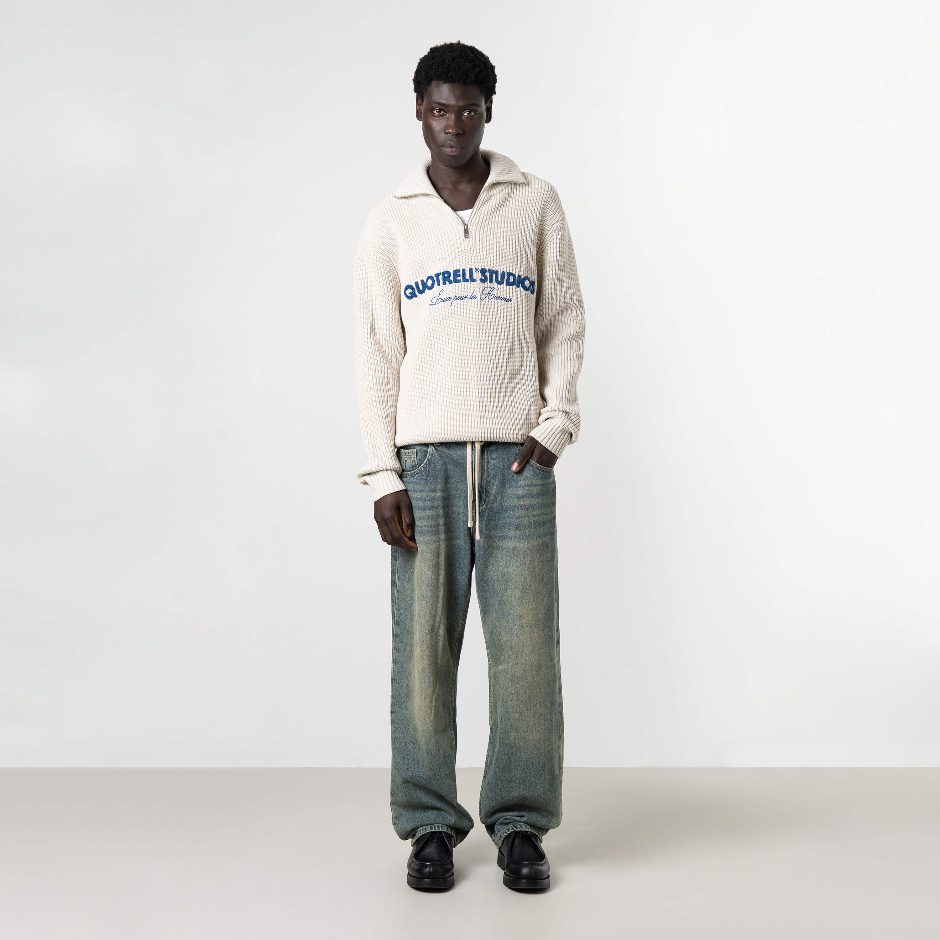 Model is 189 cm, 74 kg, and wears size M
