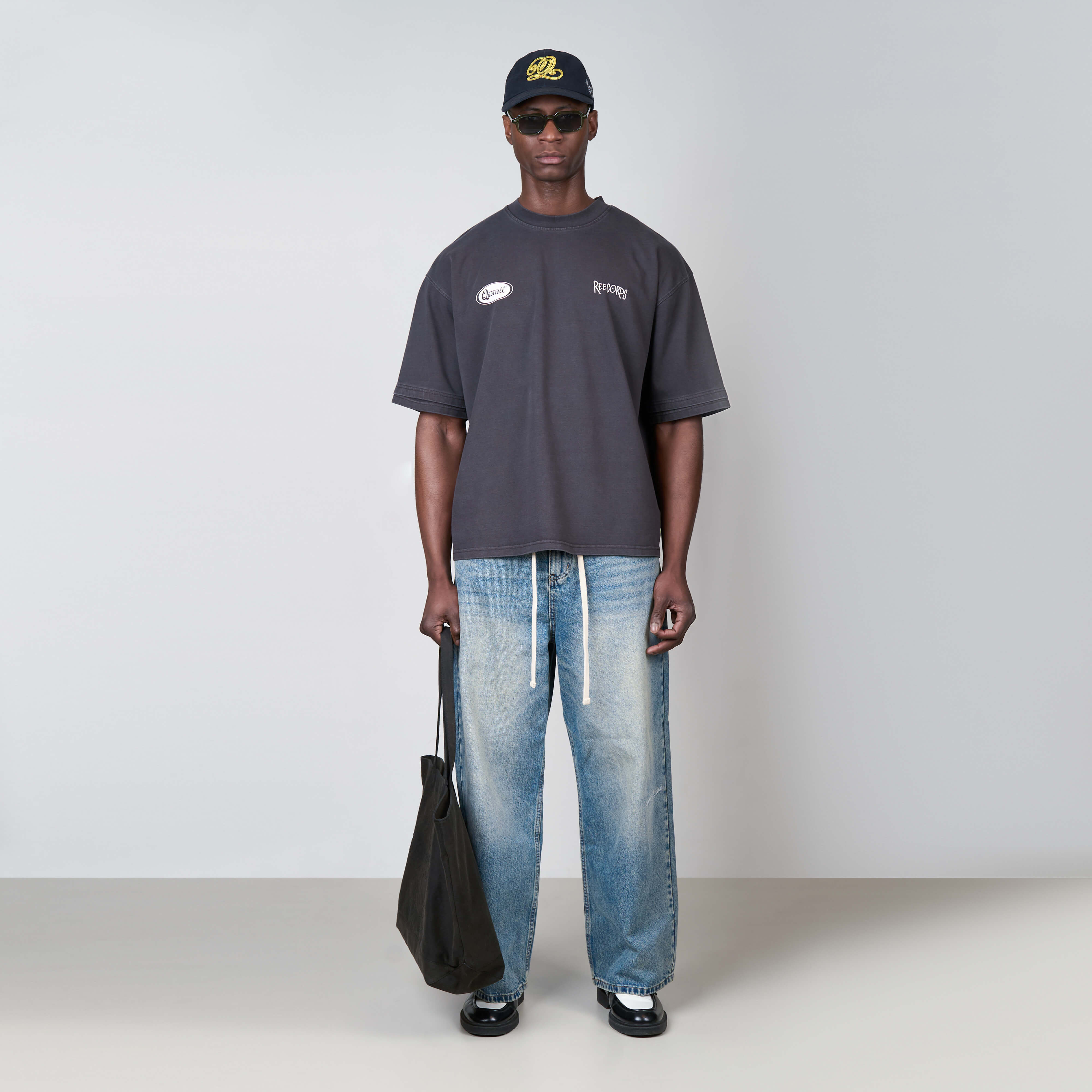 Model is 188 cm, 74 kg, and wears size L
